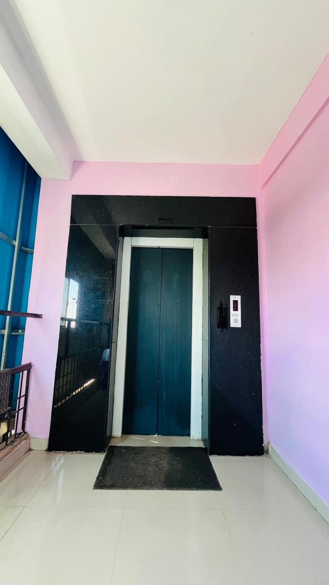 Skyway Rooms 蓬蒂切里 外观 照片